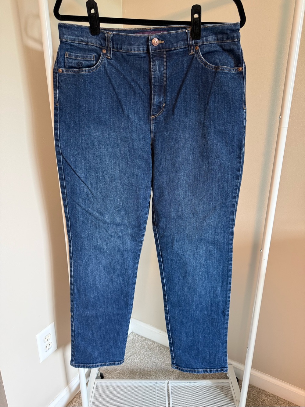 Gloria Vanderbilt Straight Leg Amanda Jeans in Dark Blue Denim